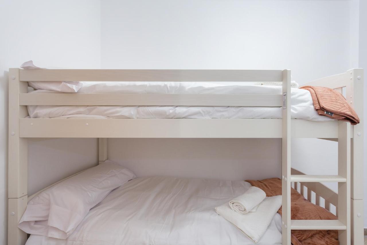 Piso Familiar Cerca Del Centro, Ac Y Wifi Gratis Apartment Valencia Ngoại thất bức ảnh