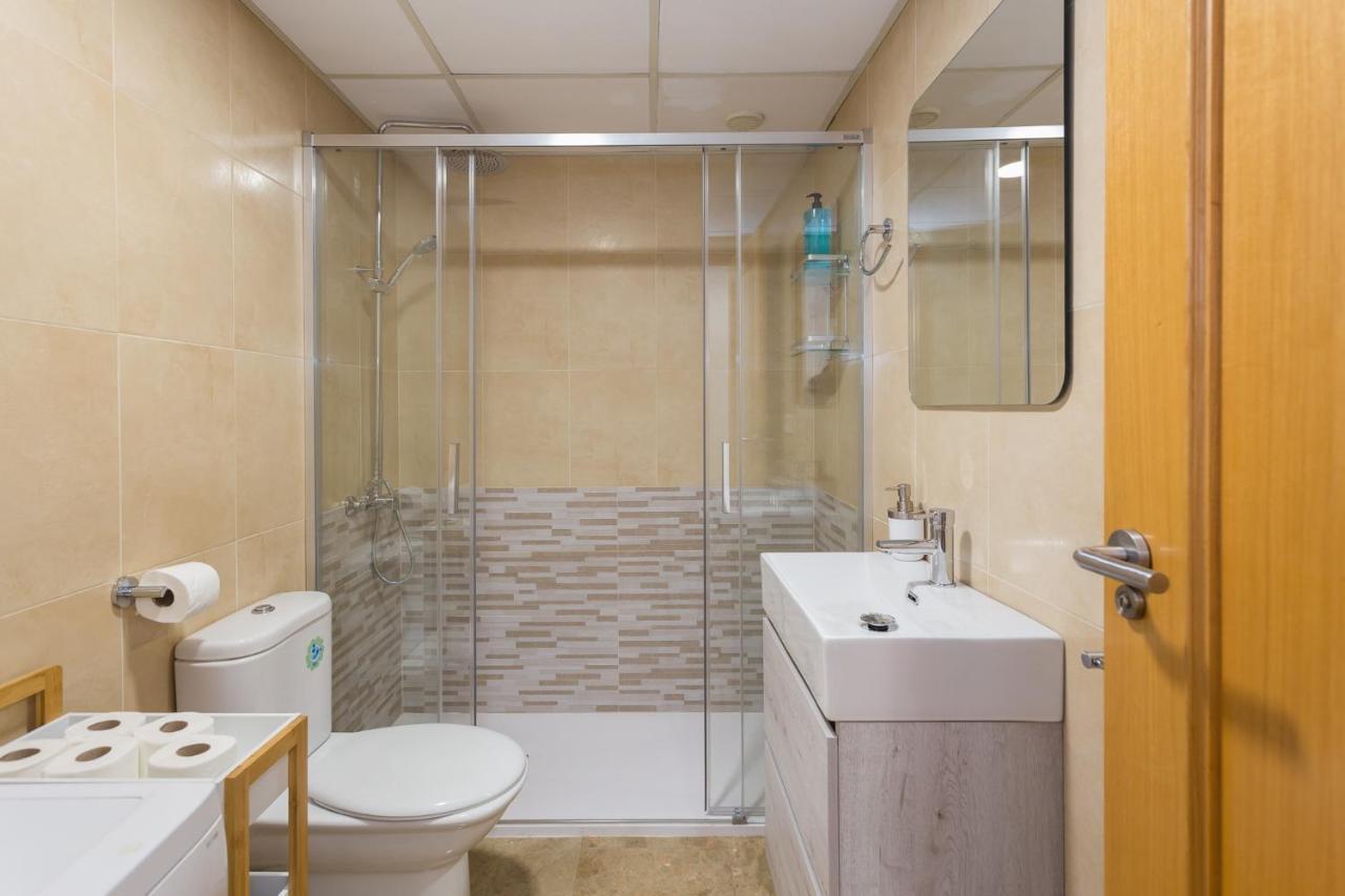 Piso Familiar Cerca Del Centro, Ac Y Wifi Gratis Apartment Valencia Ngoại thất bức ảnh